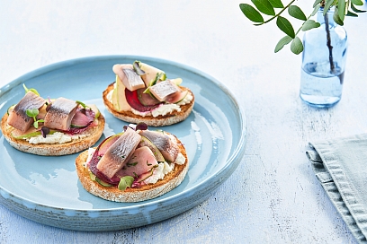 Bruschetta with herring, pickled beets and lemon-caraway seeds dressing