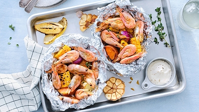 Aromatic baked vegetables with shrimps