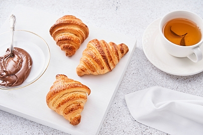 Croissants with chocolate paste and marshmallow