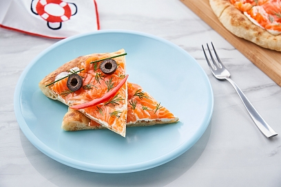 Pizza with cream cheese, salmon and dill