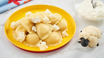Dumplings with curd and cauliflower sauce