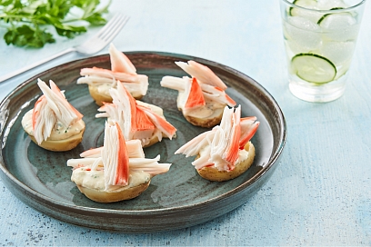 Warm starter with potato, cheese sauce and snow crab