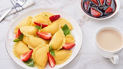 Dumplings with cottage cheese and strawberry-balsamic sauce